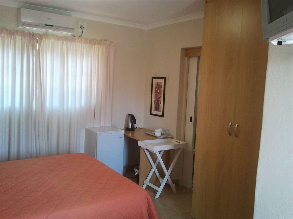 Country Link Guest Lodge Komatipoort Bagian luar foto