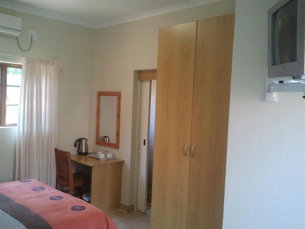 Country Link Guest Lodge Komatipoort Bagian luar foto