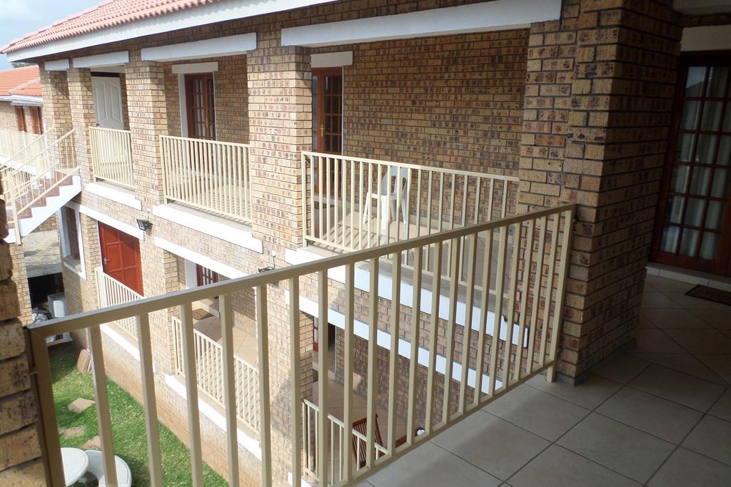 Country Link Guest Lodge Komatipoort Bagian luar foto