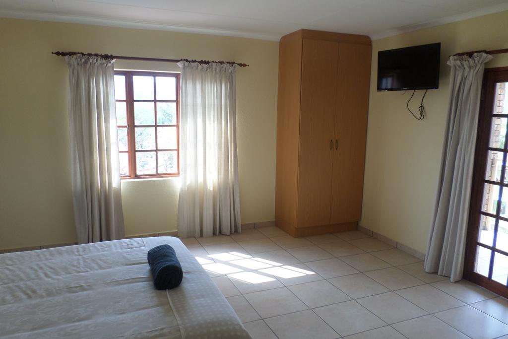 Country Link Guest Lodge Komatipoort Bagian luar foto