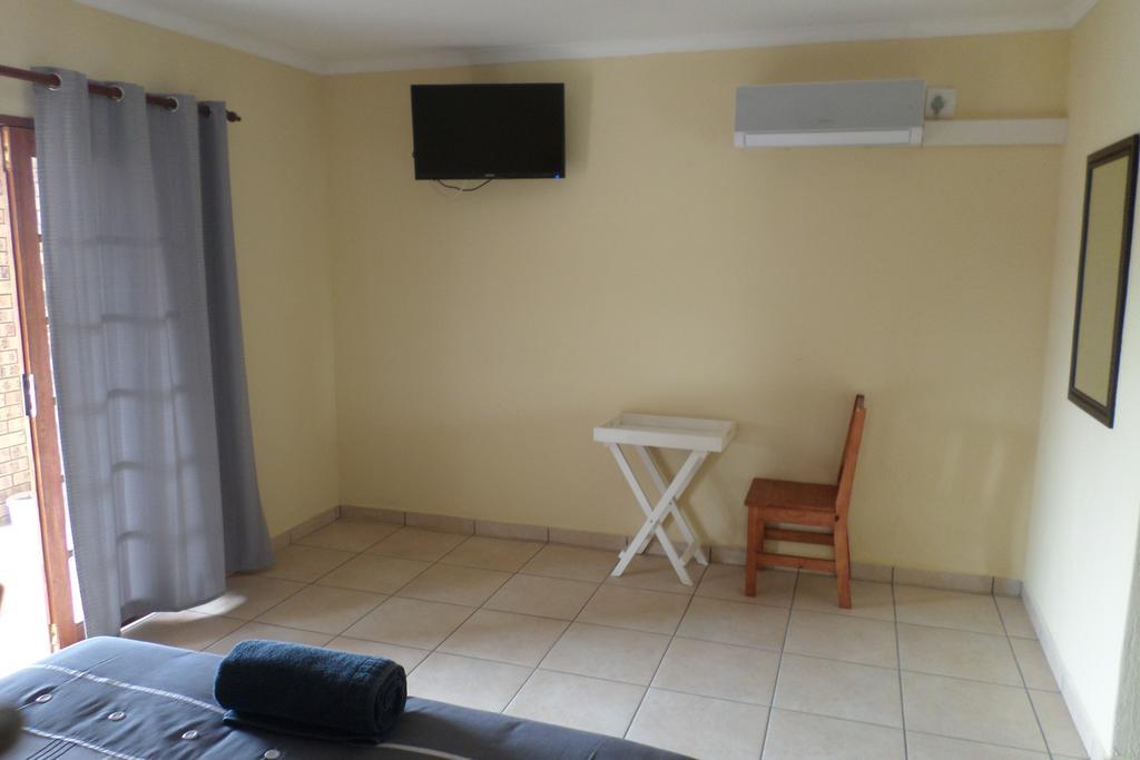 Country Link Guest Lodge Komatipoort Bagian luar foto
