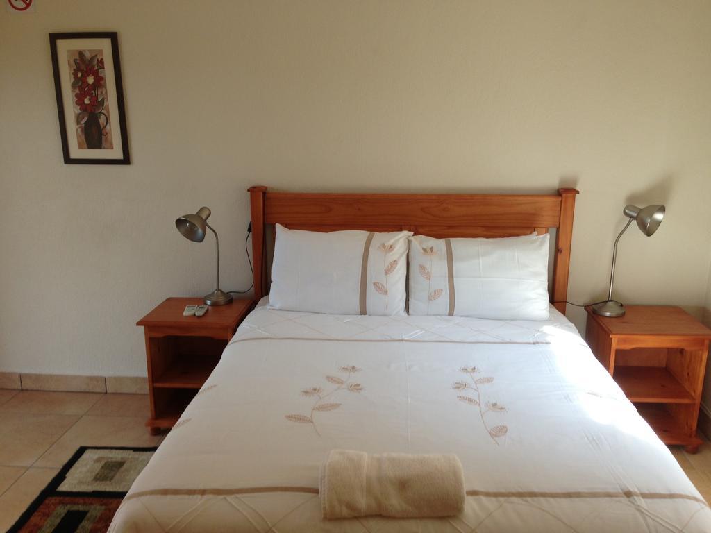 Country Link Guest Lodge Komatipoort Bagian luar foto