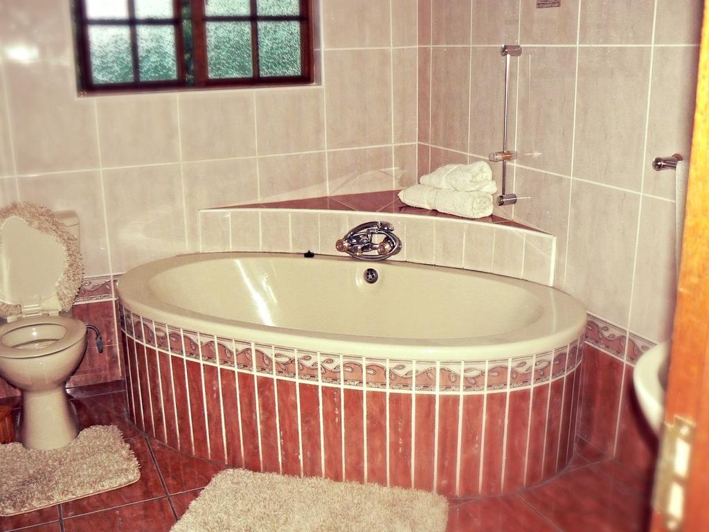 Country Link Guest Lodge Komatipoort Bagian luar foto