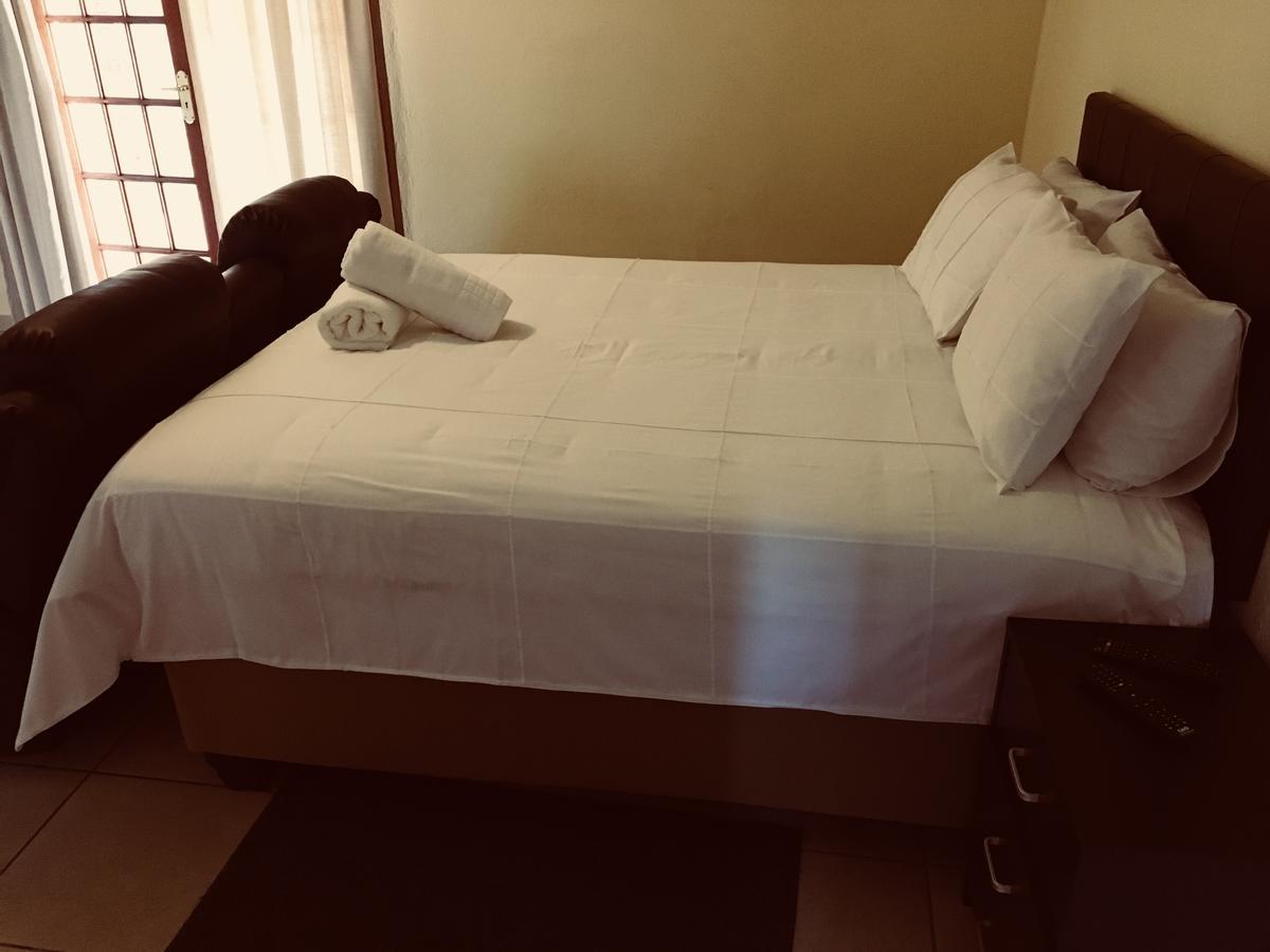 Country Link Guest Lodge Komatipoort Bagian luar foto