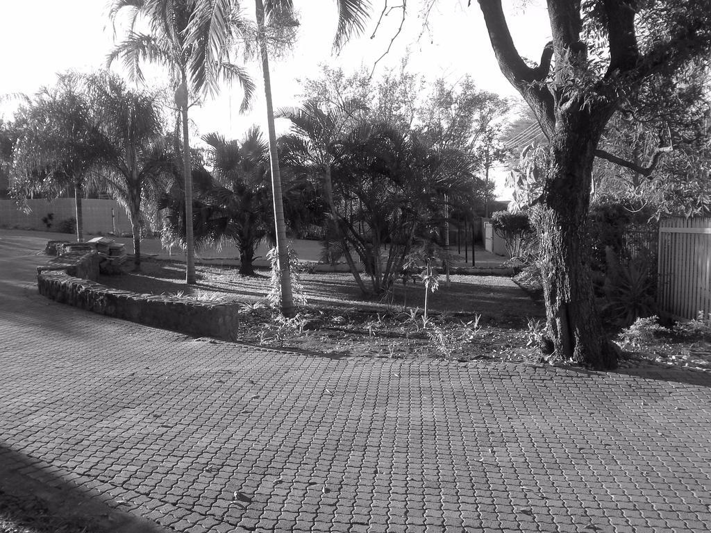 Country Link Guest Lodge Komatipoort Bagian luar foto