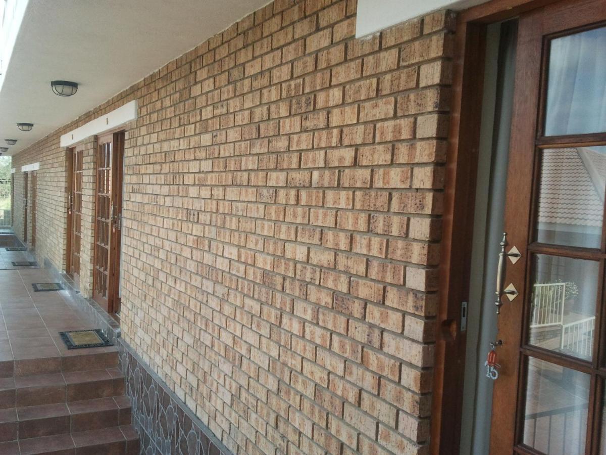 Country Link Guest Lodge Komatipoort Bagian luar foto