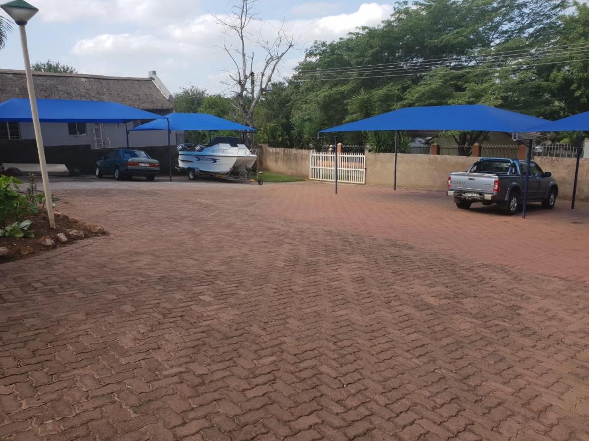 Country Link Guest Lodge Komatipoort Bagian luar foto